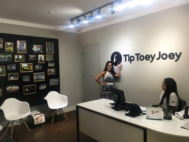 laura na fábrica tip toey joey